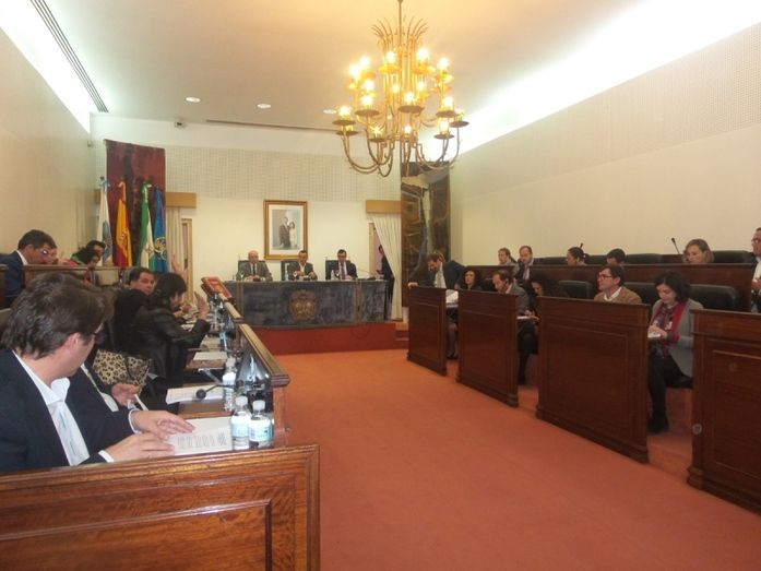 La Diputación pide al Gobierno que desarrolle el proyecto CEUS y expresa su apoyo al sector de la estiba