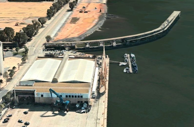 Este viernes comienza la demolición de la antigua nave de Crustamar, junto al Muelle del Tinto