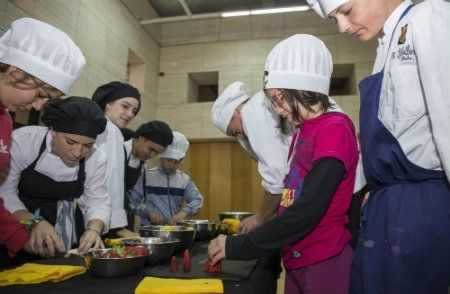 Arrancan los talleres gastronómicos infantiles 'Cómete Huelva'
