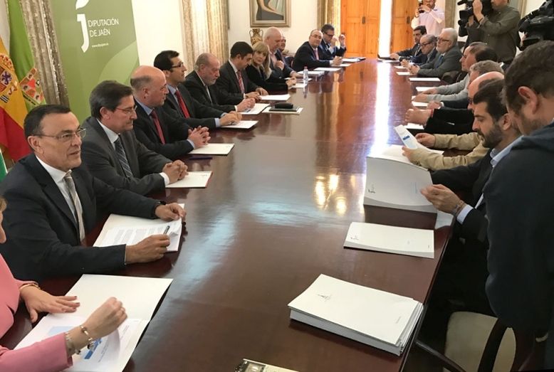 Andalucía y Castilla-La Mancha se unen para pedir al Gobierno que termine el eje central del Corredor Mediterráneo