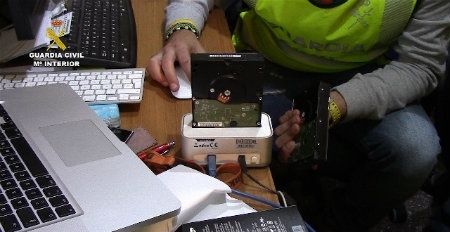 Dos detenidos en Huelva por tenencia y distribución de archivos pedófilos