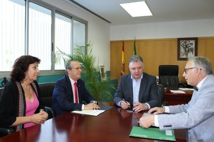Junta y Cruz Roja de Huelva abordan la colaboración en los planes de emergencia de Protección Civil en Andalucía