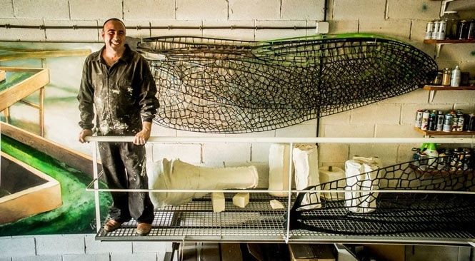 El crowdfunding deja a un 10% que se haga realidad la escultura de una libélula a gran escala de Víctor Pulido
