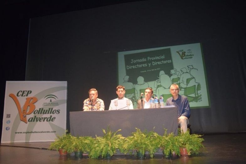Unos 150 directores de Primaria y Secundaria debaten sobre la norma y la mejora de las competencias directivas