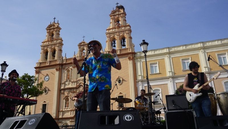 Buena música bajo el sol en La Merced