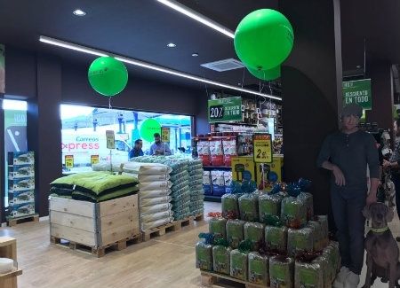 Tiendanimal se suma a la oferta comercial de Holea con un 20% de descuento en su inauguración