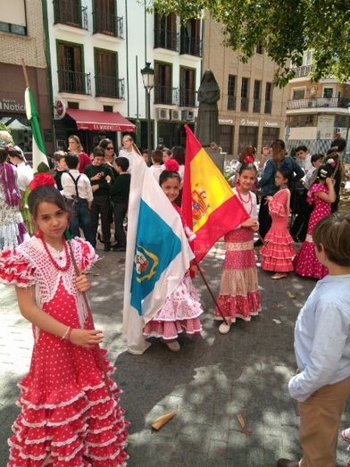 Procesión de Cruz de Mayo en el Colegio María Inmaculada