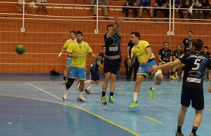 Victoria amarga en un día de despedidas (25-24)