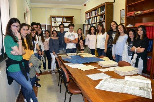 Visita de los alumnos del Colegio Santa Teresa de Jesús al Archivo Diocesano