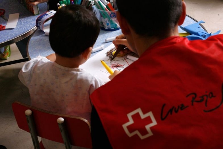 Cruz Roja Juventud acompaña a más de 1.500 niños y jóvenes hospitalizados en el Juan Ramón