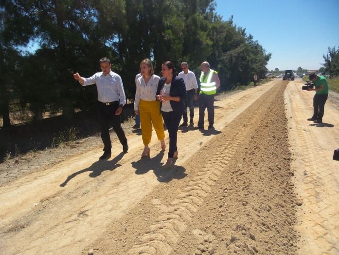 Diputación invierte 191.000 euros en mejorar diferentes caminos por los que transitan las hermandades rocieras