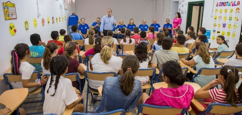 Medio millar de escolares onubenses ha participado este curso en el programa ‘Conocer a tus mayores’