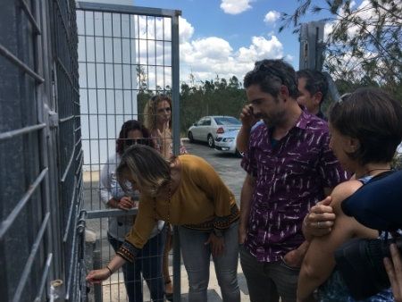 El actor Unax Ugalde se une a la Diputación para fomentar la adopción de perros del refugio provincial
