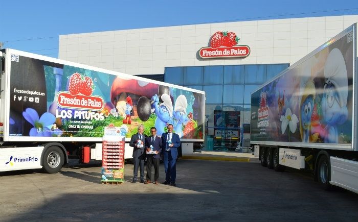 Fresón de Palos culmina la temporada y reúne varios de los trailers de Primafrio que han recorrido Europa con su notoria promoción de Los Pitufos