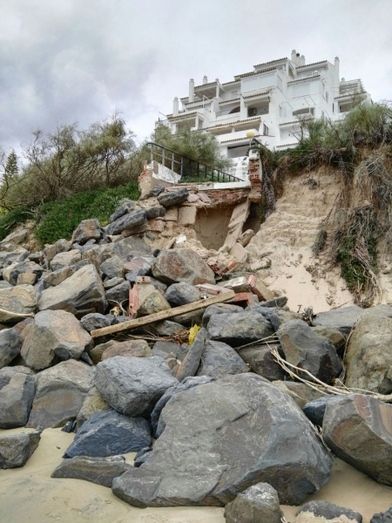 Ecologistas en acción mantiene sus cinco banderas negras en la Costa onubense