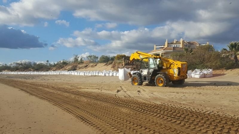 Ecologistas en acción mantiene sus cinco banderas negras en la Costa onubense