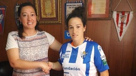 La lateral maña Sandra Bernal continuará en el Sporting Huelva tras su 'magnífico rendimiento' esta temporada