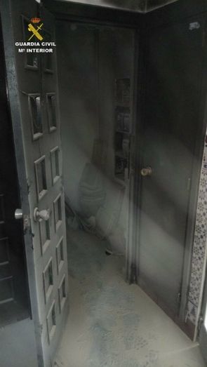 La Guardia Civil evita la propagación de un incendio que se inició en los contadores de un bloque de viviendas en Cartaya