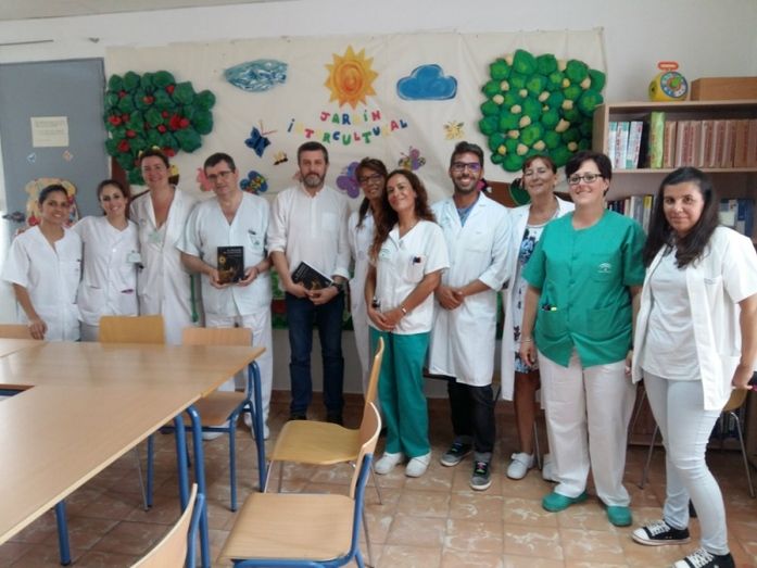 El Hospital Vázquez Díaz acoge la presentación de la novela ‘El pequeño rey de Inglaterra’