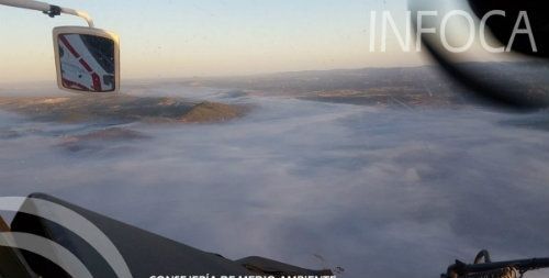 Una espesa nube de humo impide a los 23 medios aéreos dispuestos en la zona incorporarse al incendio de Riotinto