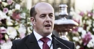 García Castillo dice que Vicente Simón se reunió hace unos días con Pablo Comas y que 'sólo es un encantador de serpientes'