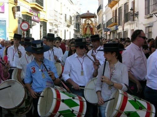 Los moguereños arropan a su Patrona en su regreso a Montemayor