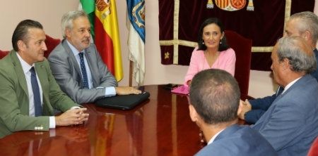 Los servicios paraduaneros y las infraestructuras logísticas centran la reunión de HuelvaPort con la subdelegada del Gobierno