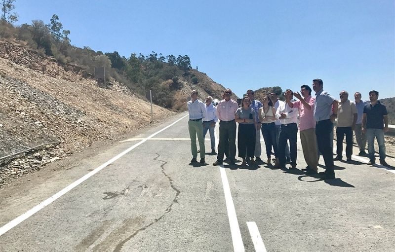 Finalizadas las obras de estabilidad del talud de la carretera que une El Granado con el puente del Chanza