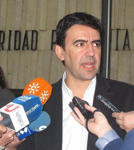 Jiménez pide la dimisión del alcalde de Niebla, aunque 'no cree que tenga gallardía' para ello
