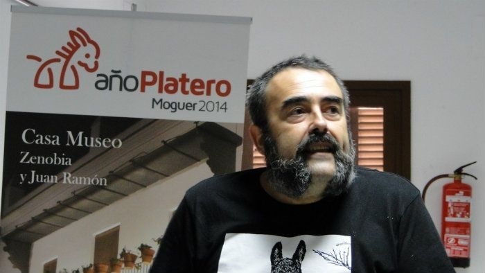 Eliseo García presenta en Moguer un libro que analiza la figura del burro desde todas las perspectivas