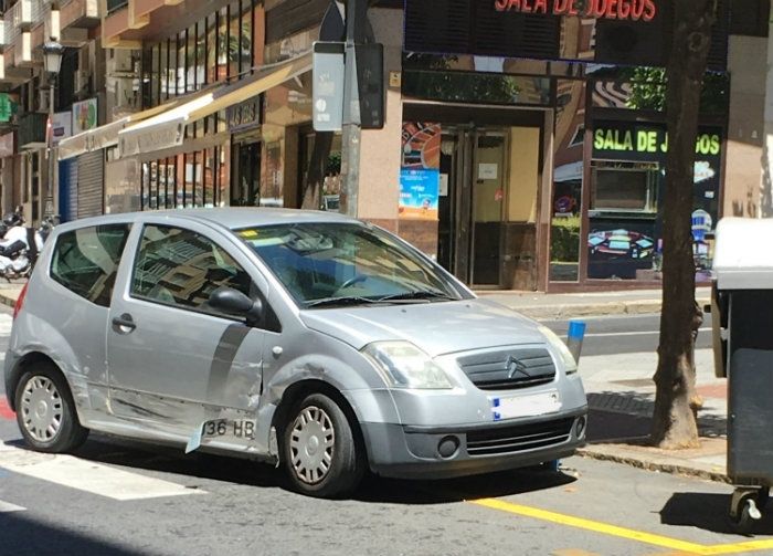 Choque entre dos coches en el centro