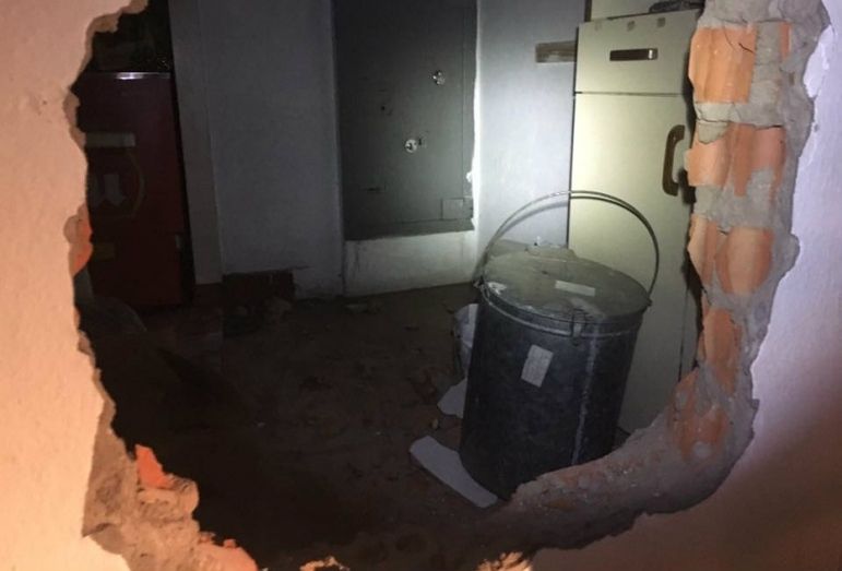 Entran en una gasolinera de Lepe mediante un ‘butrón’ y se llevan 300 euros