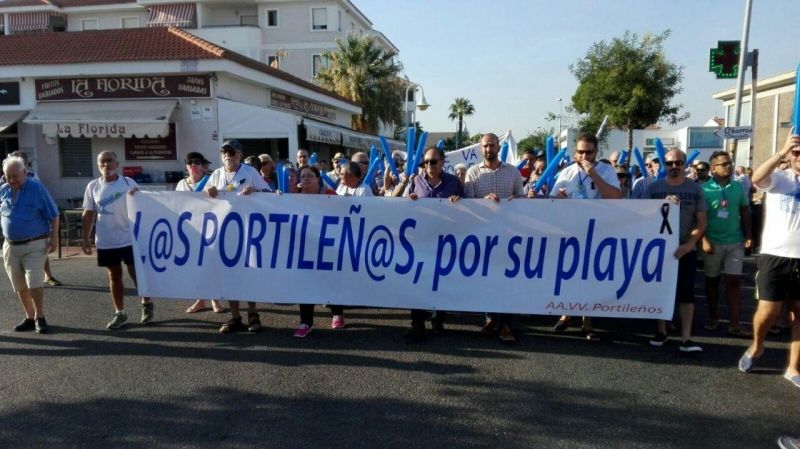 Multitudinaria manifestación en El Portil