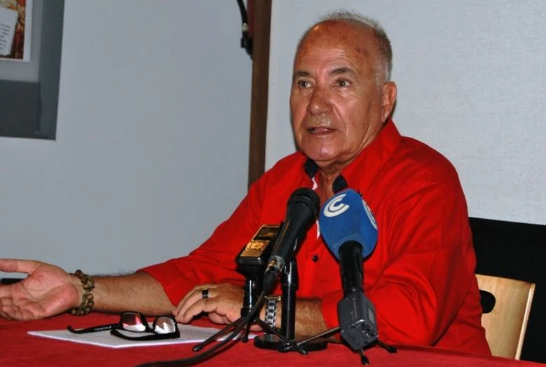 El escritor isleño Augusto Thassio localiza el expediente carcelario del poeta Miguel Hernández 