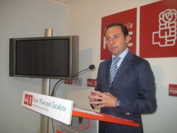 El PSOE acusa al alcalde de 'desentederse de los asuntos espinosos como el empleo'