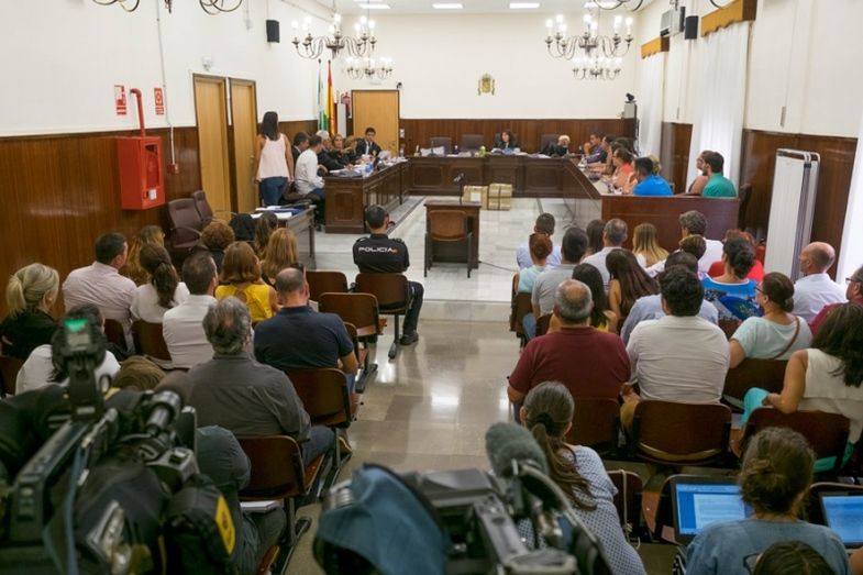 La exnovia del acusado del doble crimen dice que lo vio salir del supermercado pasadas las 22.00 horas
