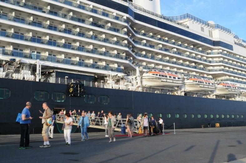 El buque de cruceros Koningsdam vuelve este domingo a Huelva con más de 2.600 pasajeros