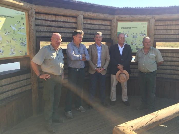 Nuevo observatorio de aves artesanal en la 'Laguna grande' de Marismas del Odiel