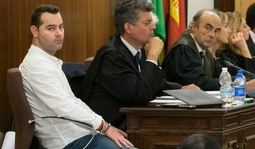 El acusado por el doble crimen de Almonte reitera su inocencia y espera que 'cojan al verdadero asesino'