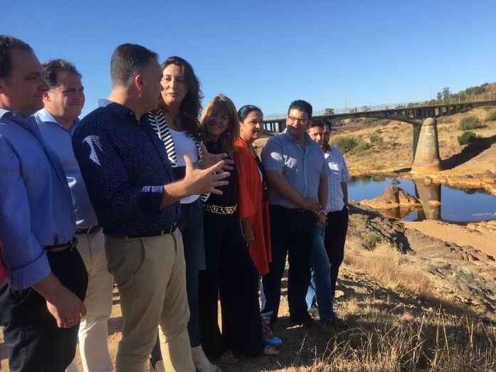 López reclama “más euros y menos fotos” a Junta y Diputación para impulsar la Vía Verde del Río Tinto