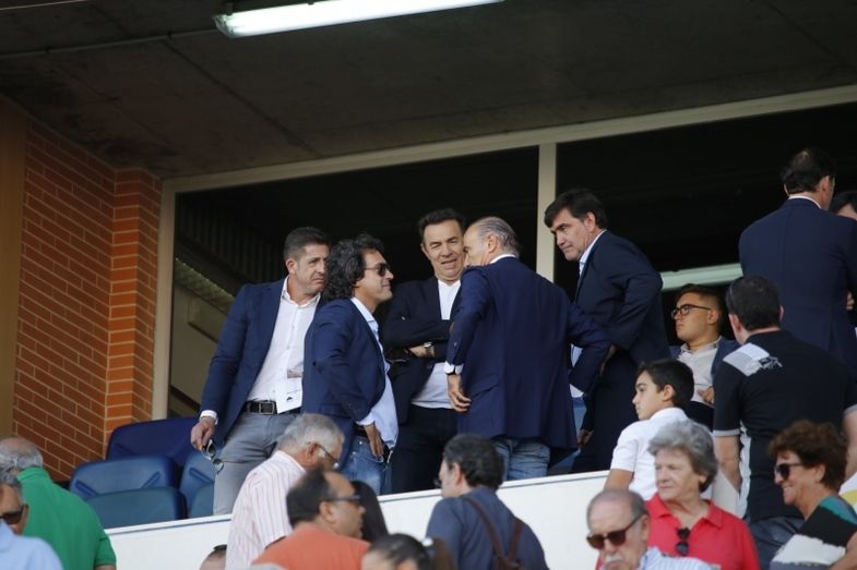 Viejas glorias en el palco del Colombino