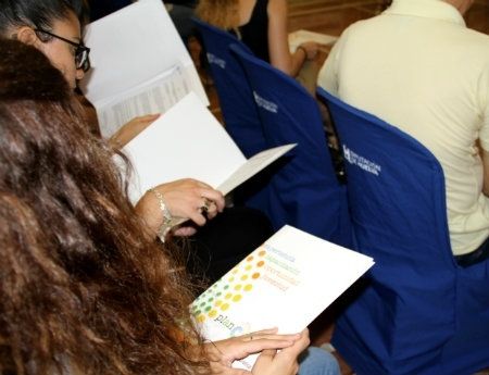 Diputación entrega a 12 jóvenes de la provincia las becas 'HEBE Inmersión Lingüística' con estancia en Inglaterra