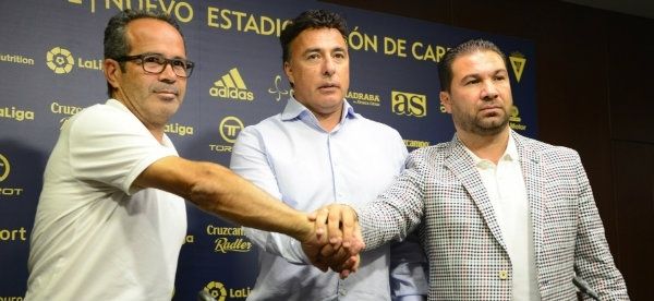 El Cádiz amplía por dos temporadas más el contrato del exentrenador del Recre Álvaro Cervera