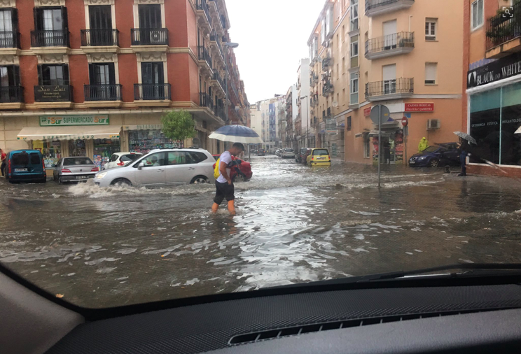 El temporal deja a 5.000 usuarios sin luz en la provincia, que registra 2.512 rayos