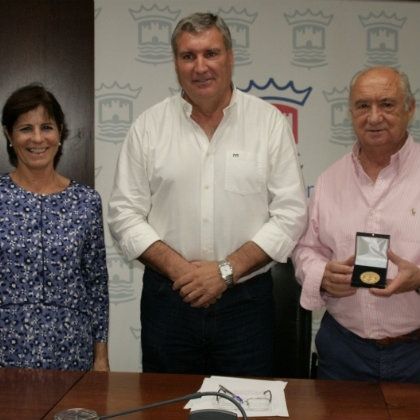 Cartaya traslada a Julián Pérez Segura su felicitación por la concesión de la Medalla de Oro de los Reyes Católicos