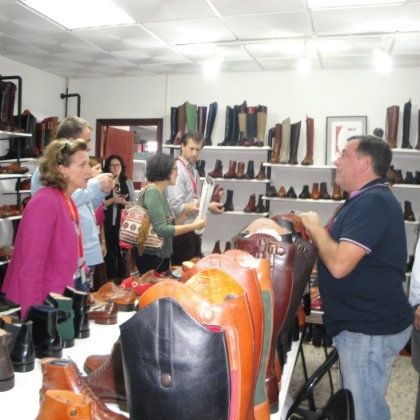 Empresarios franceses visitan Valverde y estudian futuras relaciones comerciales con el sector del calzado