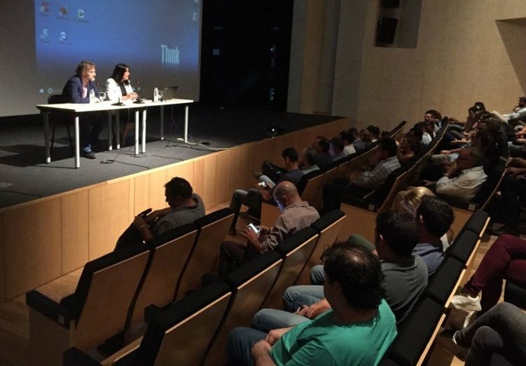 Casi 200 voluntarios en la primera jornada informativa sobre la restauración de la zona afectada por el incendio de Las Peñuelas