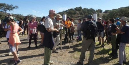 Marcha reinvidicativa para reclamar un tramo usurpado del Cordel de las Buervas en la Sierra de Huelva
