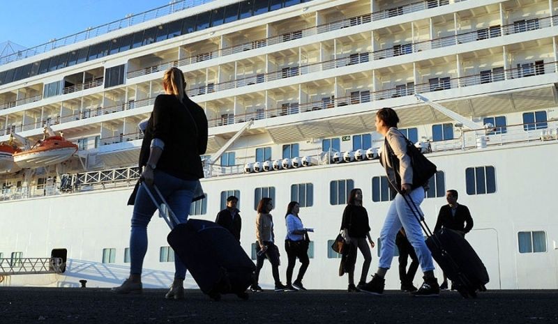 El 'Crystal Symphony' desembarca en Huelva