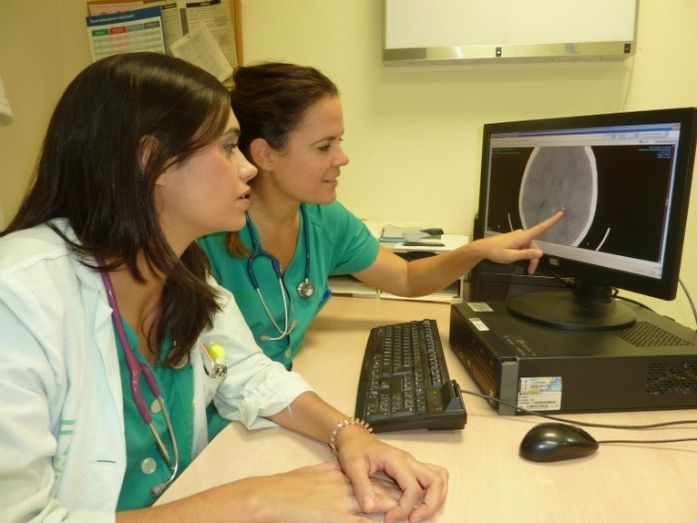 El Hospital Juan Ramón Jiménez anuncia avances en la atención pediátrica para depender menos de Sevilla